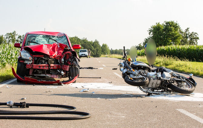 Erneut schwerer Motorradunfall - Bild 13_14