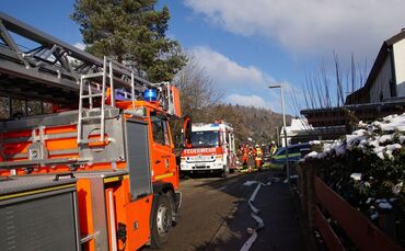 Auenwald: Kuechenbrand erfordert Grosseinsatz der Feuerwehr
