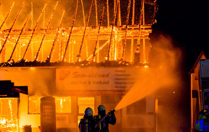 Großbrand im Frühmeßhof - Bild 16_15