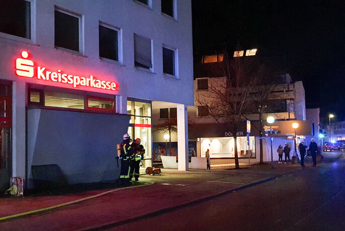 Brand in Lichtschacht / Keller, Hauptstr., Plüderhausen, 14.01.2021.