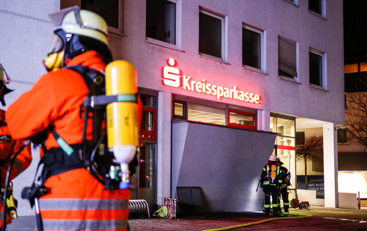 Brand in Lichtschacht / Keller, Hauptstr., Plüderhausen, 14.01.2021.