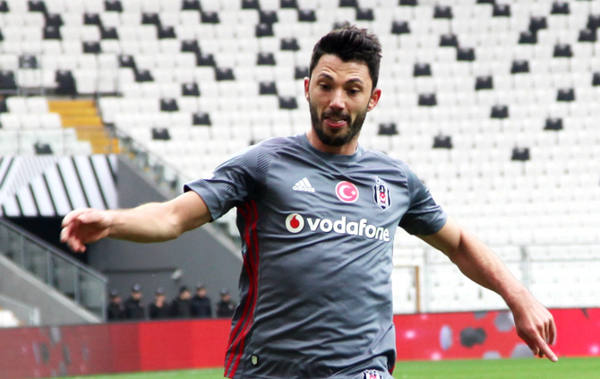 Tolgay Arslan_0