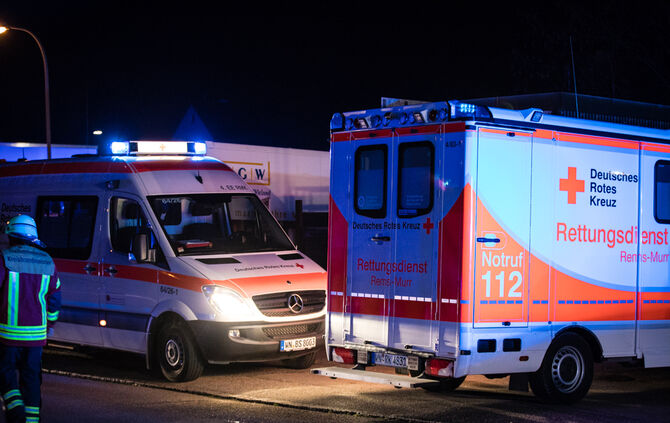 Feuer auf Balkon greift auf Dachstuhl über - Bild 03_2