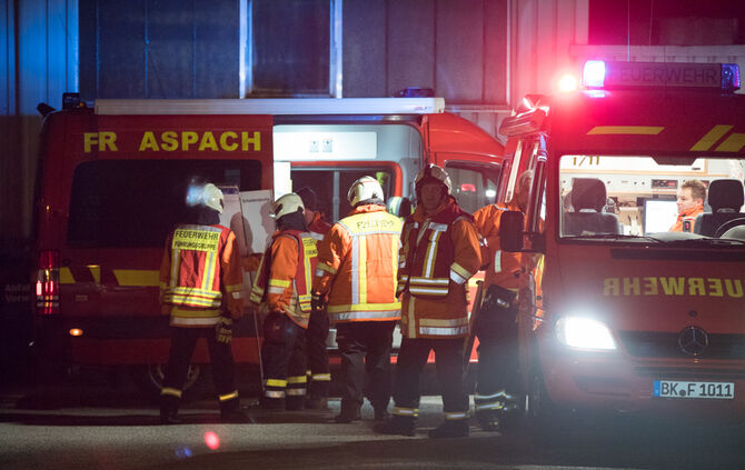 Feuer auf Balkon greift auf Dachstuhl über - Bild 14_13