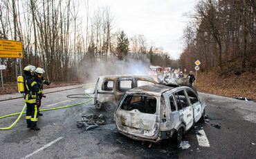 Autos nach Unfall in Flammen - Bild 21_0