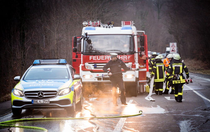 Autos nach Unfall in Flammen - Bild 15_6