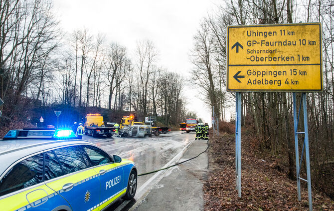 Autos nach Unfall in Flammen - Bild 13_8