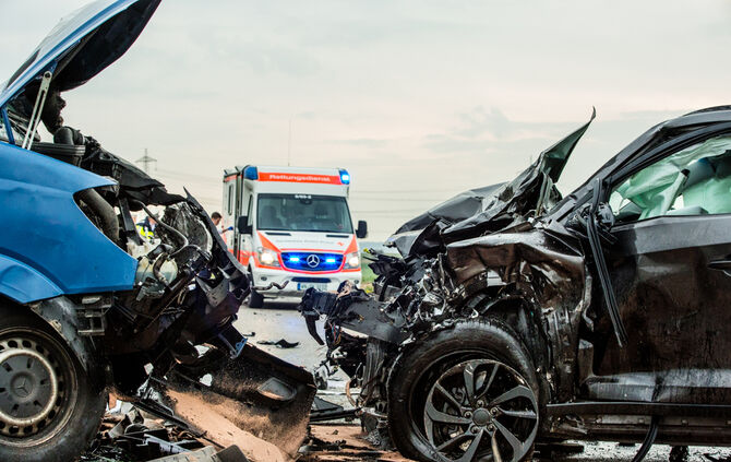 Schwerer Unfall zwischen Waiblingen-Hohenacker und Neckarrems._0