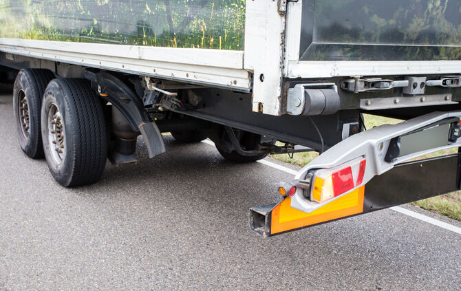 Schwerer Unfall zwischen Waiblingen-Hohenacker und Neckarrems._2