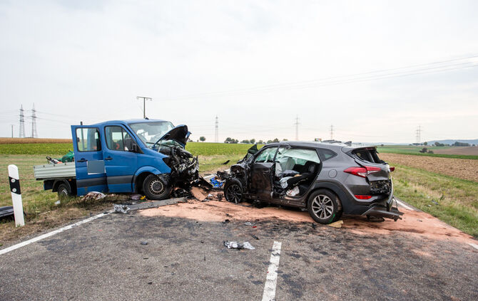 Schwerer Unfall zwischen Waiblingen-Hohenacker und Neckarrems._5