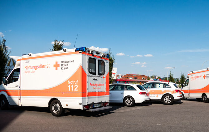 Grosseinsatz der Feuerwehr, brennen 300 t Papierabfall, Winnenden, Rems-Murr-Kreis, 06.08.2018.