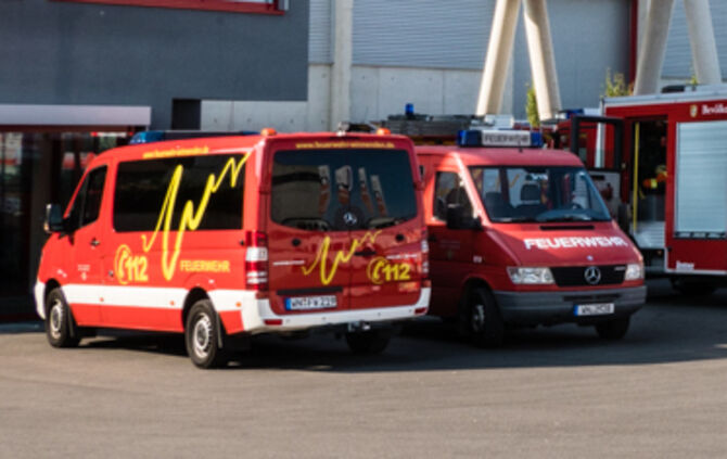 Grosseinsatz der Feuerwehr, brennen 300 t Papierabfall, Winnenden, Rems-Murr-Kreis, 06.08.2018.