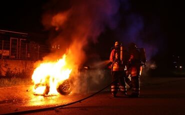 Becknang: Feuerwehreinsatz in Backnang - Fahrzeug brennt im Industriegebiet