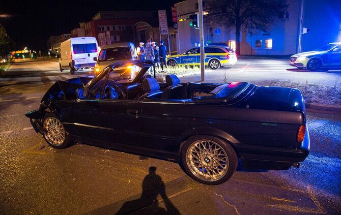Kreuzungscrash Fellbach, ein Fahrer betrunken, 2 leichtverletzte und 2 TotalschÃ¤den_2