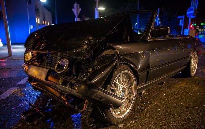 Kreuzungscrash Fellbach, ein Fahrer betrunken, 2 leichtverletzte und 2 TotalschÃ¤den_3