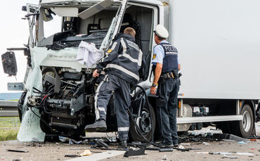 LKW-Unfall: B14 gesperrt - Bild 24_0