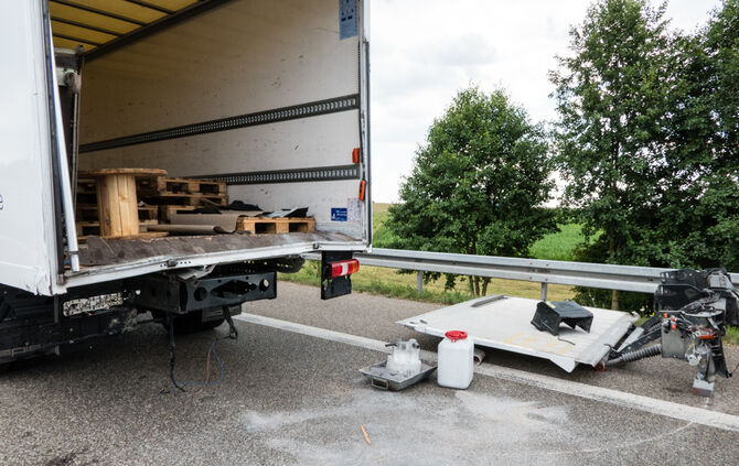 LKW-Unfall: B14 gesperrt - Bild 25_2