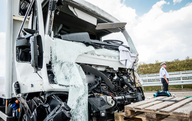 LKW-Unfall: B14 gesperrt - Bild 23_3
