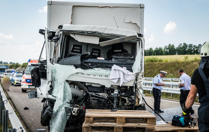 LKW-Unfall: B14 gesperrt - Bild 22_4