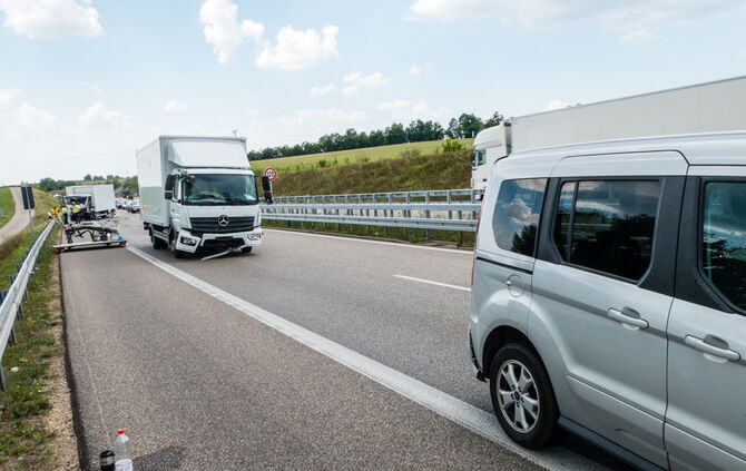 LKW-Unfall: B14 gesperrt - Bild 20_6