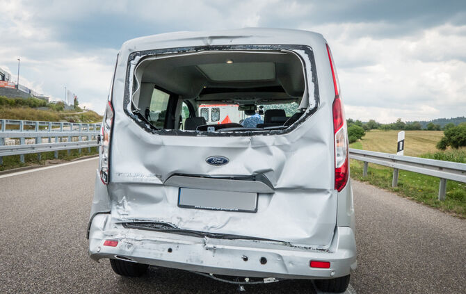 LKW-Unfall: B14 gesperrt - Bild 19_7
