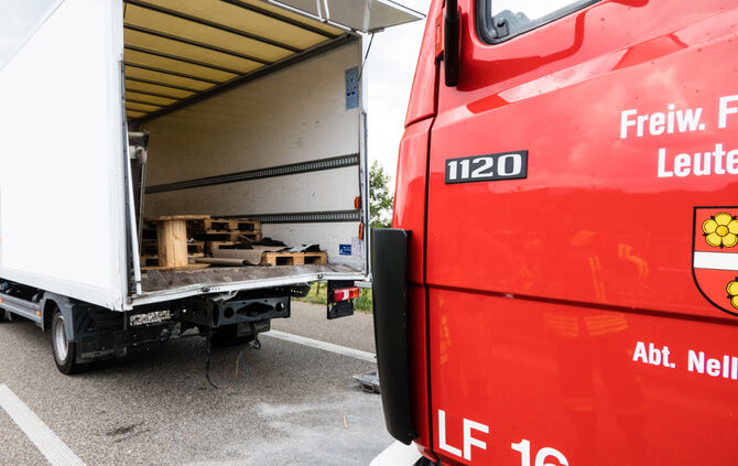 LKW-Unfall: B14 gesperrt - Bild 18_8