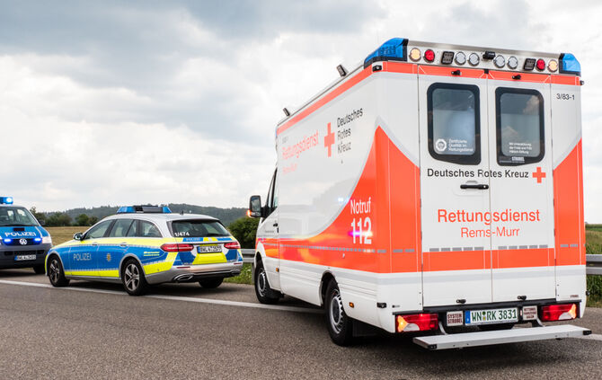 LKW-Unfall: B14 gesperrt - Bild 09_17