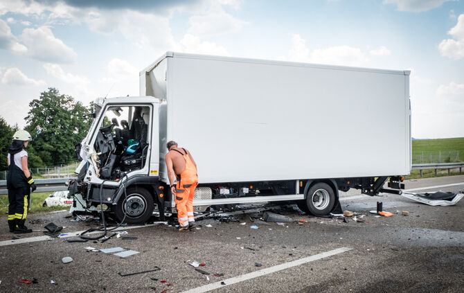 LKW-Unfall: B14 gesperrt - Bild 07_19