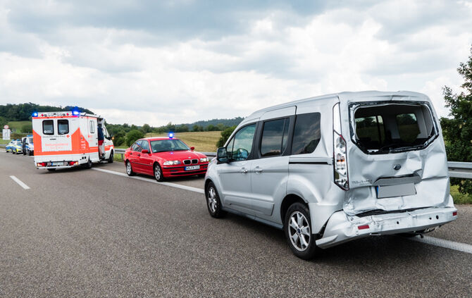 LKW-Unfall: B14 gesperrt - Bild 02_24