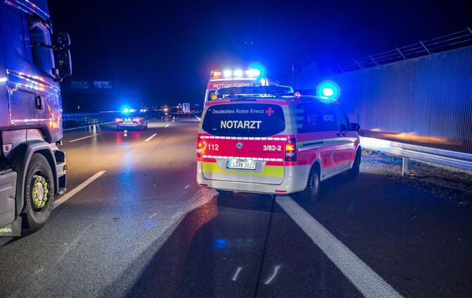 Unfall A 8 Leitplanke A8 Stuttgart Plieningen Esslingen_1