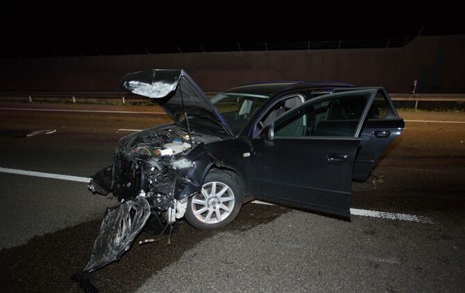 Unfall A 8 Leitplanke A8 Stuttgart Plieningen Esslingen_3