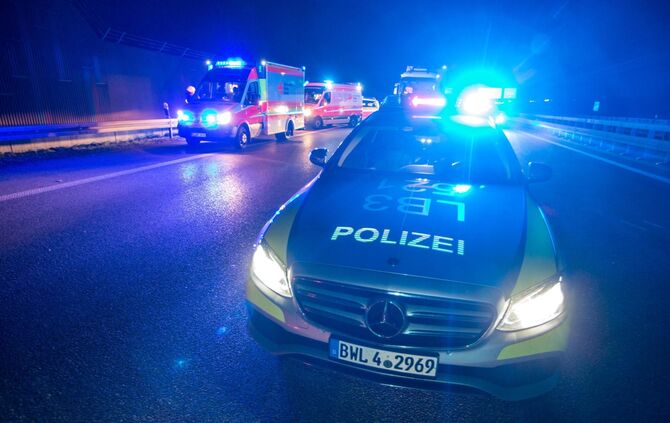 Unfall A 8 Leitplanke A8 Stuttgart Plieningen Esslingen_5