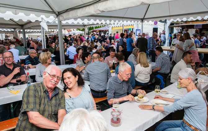 Weindorf eröffnet - Bild 25_25