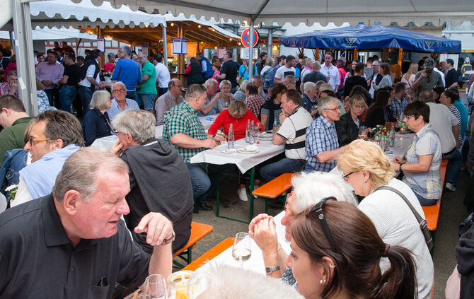 Weindorf eröffnet - Bild 56_55