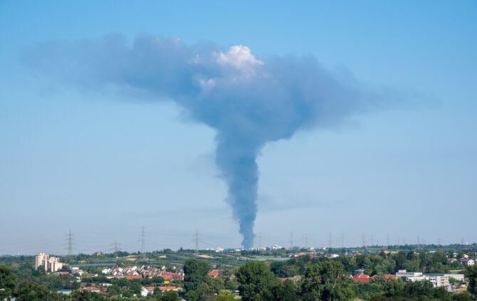 Brand Großbrand Industriegebiet Remseck Remseck-Aldingen Autoverwerter Feuer_4