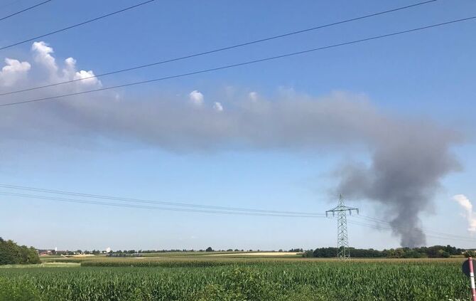 Brand Großbrand Industriegebiet Remseck Remseck-Aldingen Autoverwerter Feuer_5