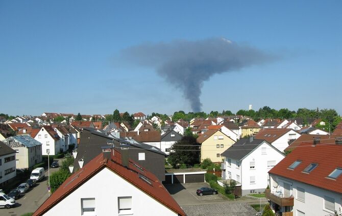 Brand Großbrand Industriegebiet Remseck Remseck-Aldingen Autoverwerter Feuer_6