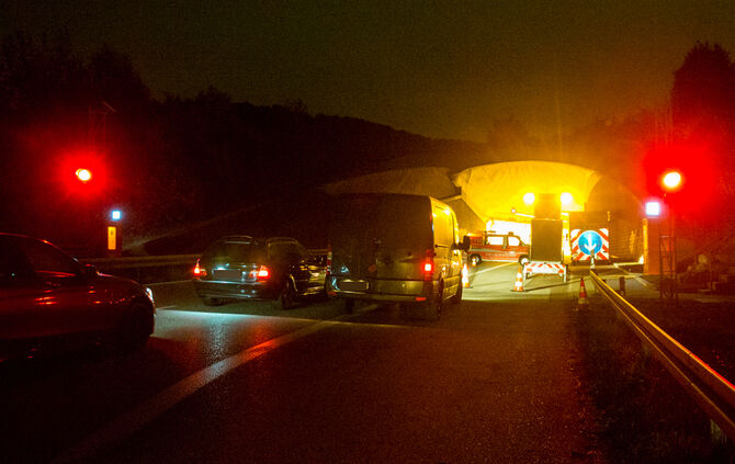 Unfall verursacht Sperrung des Kappelbergtunnels - Bild 09_6
