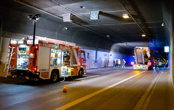 Unfall verursacht Sperrung des Kappelbergtunnels - Bild 07_8