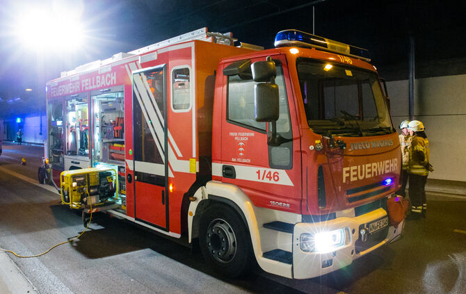 Unfall verursacht Sperrung des Kappelbergtunnels - Bild 06_9