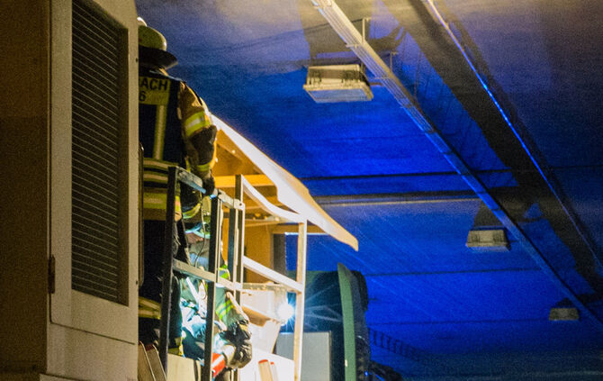 Unfall verursacht Sperrung des Kappelbergtunnels - Bild 16_15