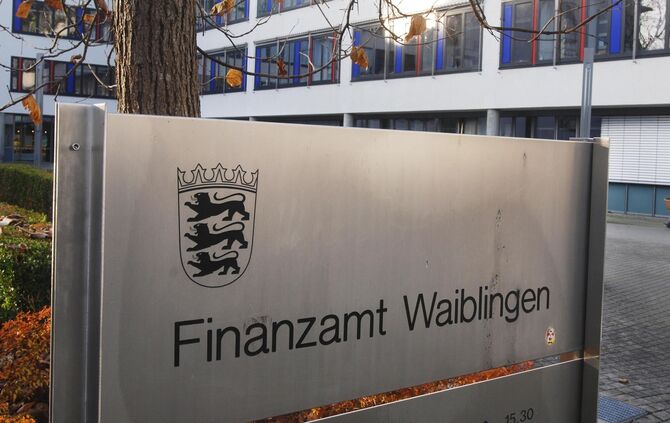 Finanzamt Waiblingen steuer symbol symbolbild symbolfoto