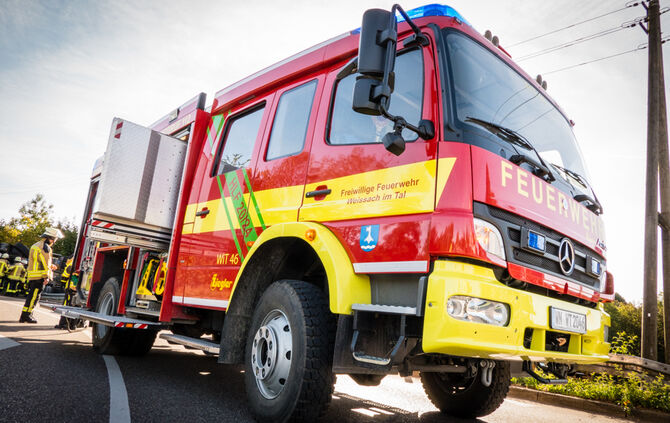 Betonmischer kippt um: Fahrer verletzt - Bild 13_9