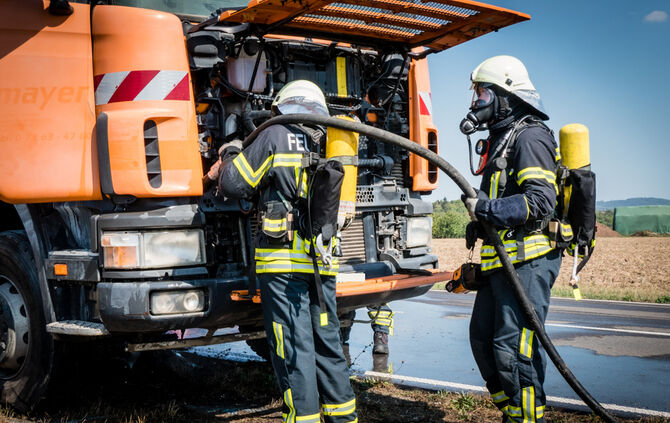 Kehrmaschine gerät in Brand - Bild 09_2