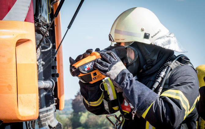 Kehrmaschine gerät in Brand - Bild 05_5
