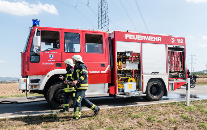 Kehrmaschine gerät in Brand - Bild 04_6