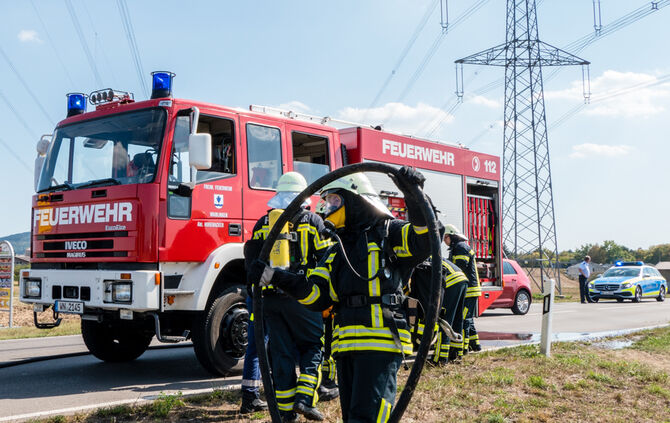 Kehrmaschine gerät in Brand - Bild 01_9