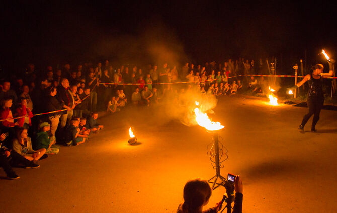 150 Jahre Feuerwehr und die Yburg leuchtet rot - Bild 35_37