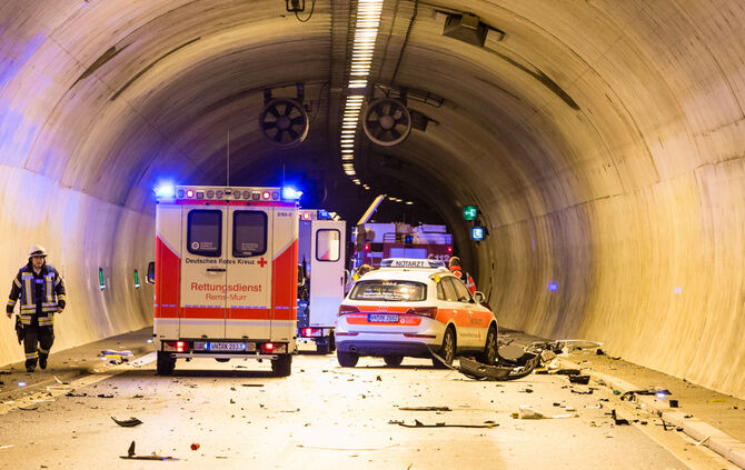 Tödlicher Unfall im B 14 Tunnel - Bild 03_2