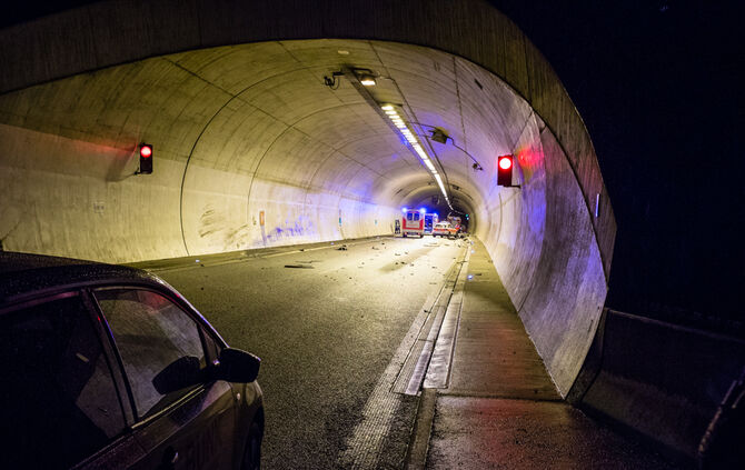 Tödlicher Unfall im B 14 Tunnel - Bild 05_4